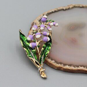 Jewelry pin brooch lavender flower floral elegant purple gold tone sparkly